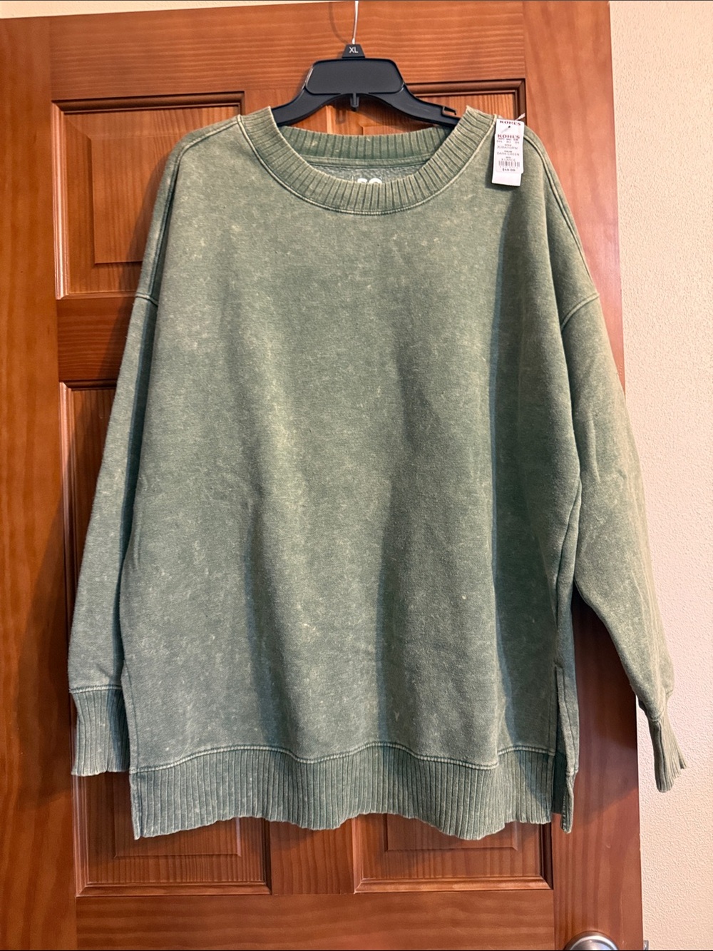 Women’s size large  Oversized Mineral Wash Crewneck Sweatshirt-Green